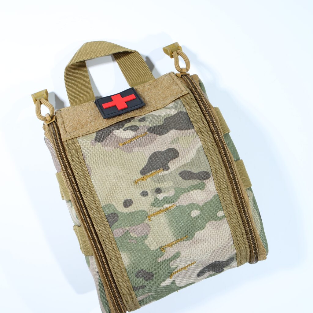 Nach oben gerichteter Teil der kompakten Erste-Hilfe-Tasche aus Nylon (4)