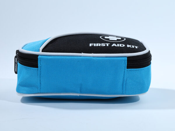 Praktische Erste-Hilfe-Tasche aus Nylon in Blau – Bild 4