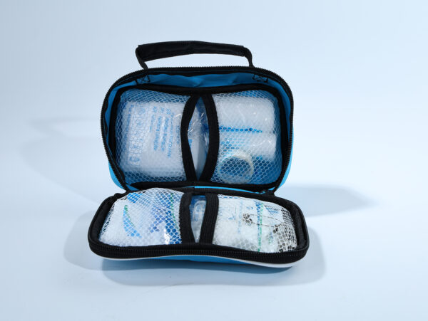 Praktische Erste-Hilfe-Tasche aus Nylon in Blau – Bild 3